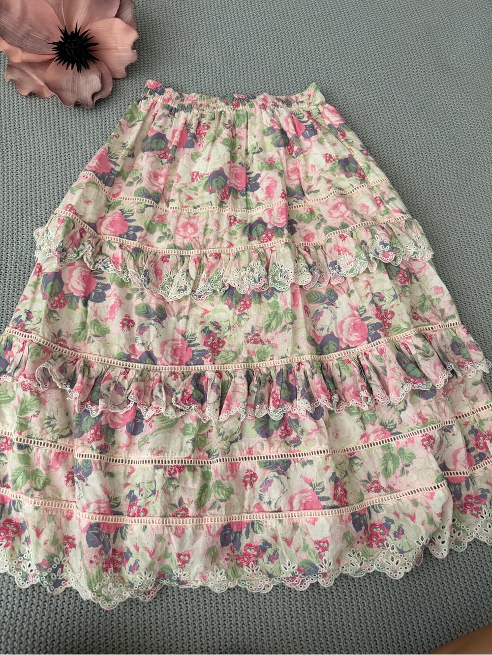 LoveShackFancy Naila Tiered Crochet Trimmed Floral Cotton Midi Skirt Pink Small - Picture 3 of 13